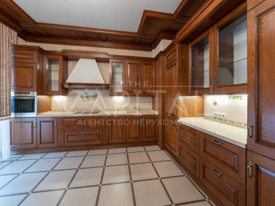 Ексклюзив біля Володимирського собору. Цегляний дім, Паркінг, Класика