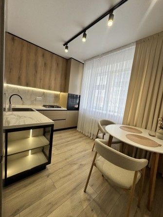 Оренда сучасної квартири, Виставка, вільна - фото 1