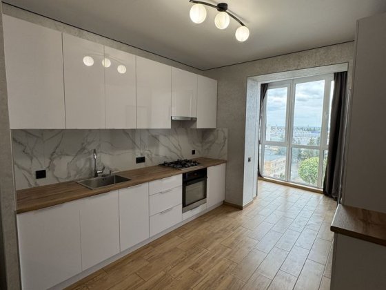 Здам простору квартиру в Жк Атлант Рованцы