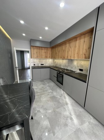 Здам сучасну та стильну 2х кімнатну квартиру в Центрі! - фото 1