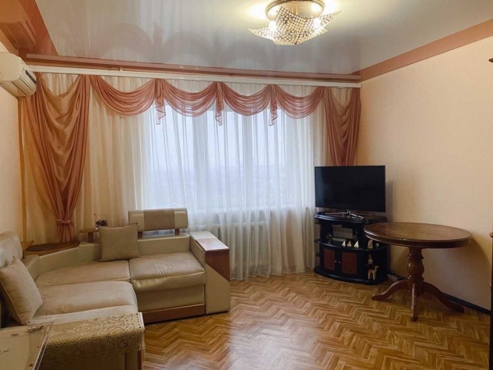 Продам 3-х комн.квартиру с капитальным ремонтом - фото 1