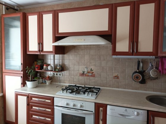 В продажу  трьошка, поряд паркомісце для авто Кропивницький