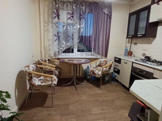 Дніпро. Центр міста. Цегляний будинок Дніпро