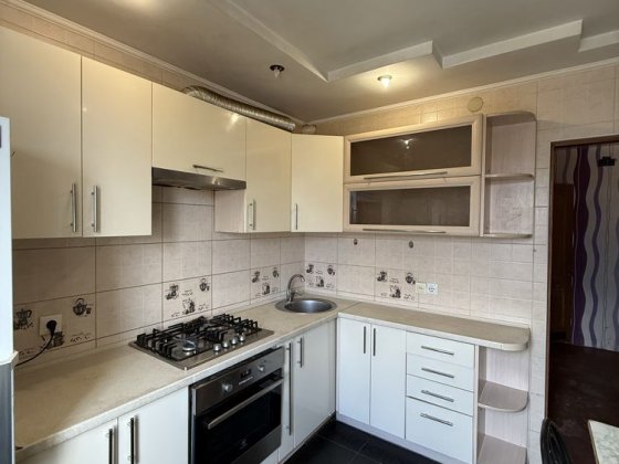 Продам 2 кімнатну квартиру  на Шкільному Кропивницький