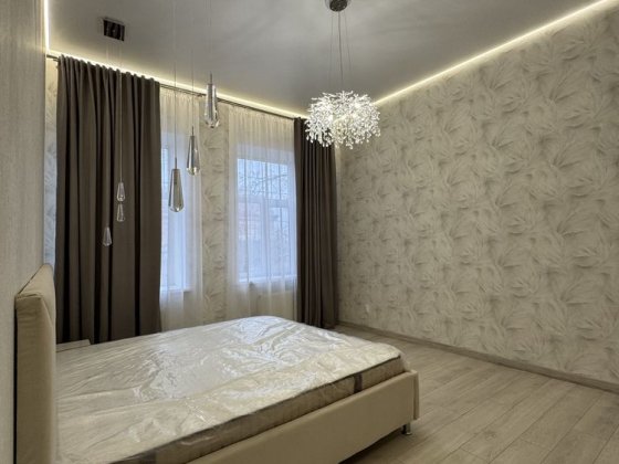 Центр міста. Продам трикімнатну квартиру Кропивницкий