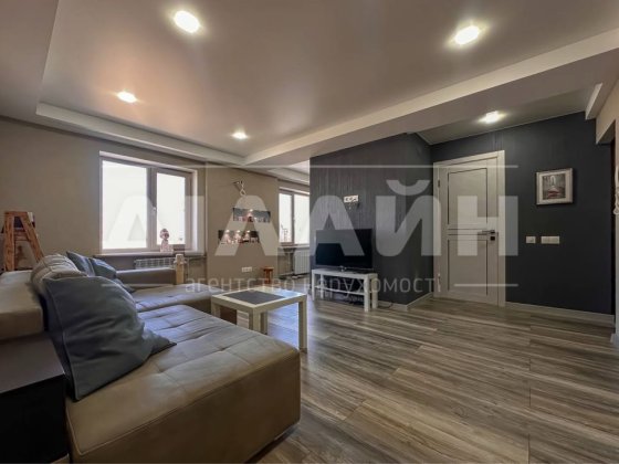 Краща локація! 2кімн. студія з ремонтом на Українській. Запорожье