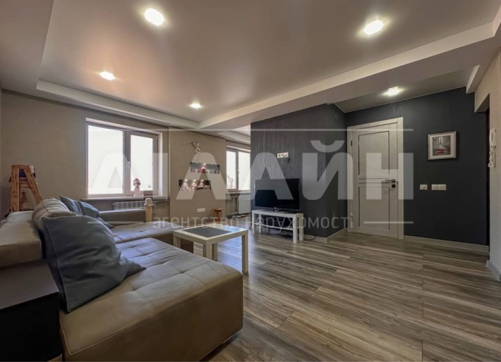 Краща локація! 2кімн. студія з ремонтом на Українській. - фото 1