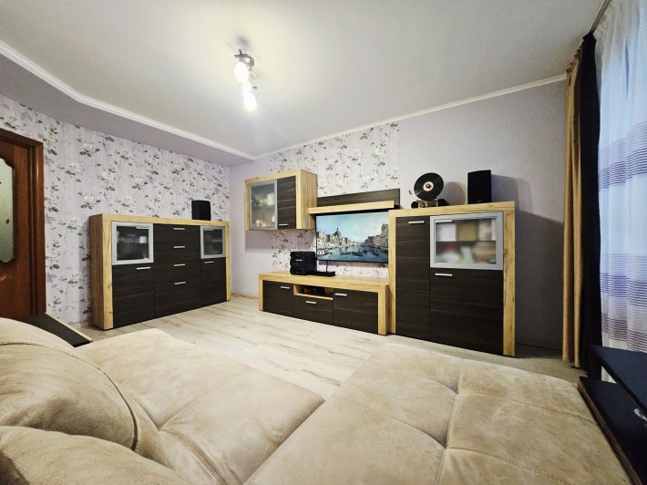 Продаж великої 1к ЖМ Перемога б.Слави - фото 1