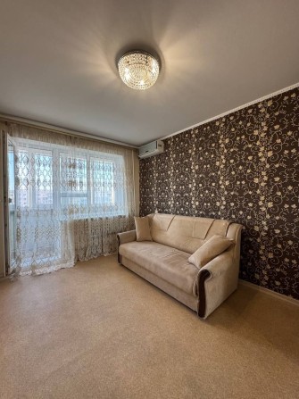 Продам хорошу 2 кімнатну квартиру на ж/м Тополь-2 ремонт меблі техніка - фото 1