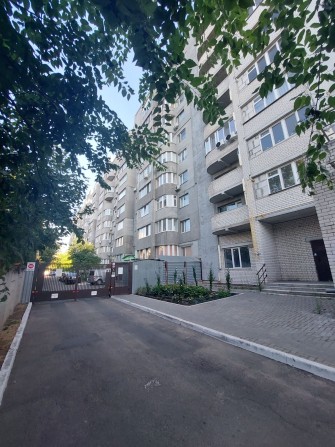 Центр Трьохкімнатна квартира - фото 1