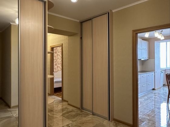 Продаж трикімнатноі 97 кв.м. з ремонтом і меблями біля м.Позняки без %