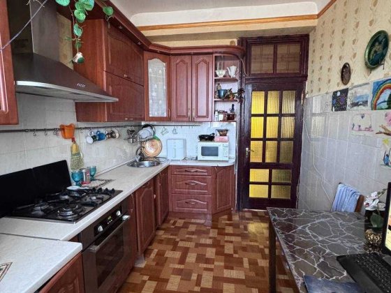 Затишка світла сталінка Монтаників 44 Солом'янський Голосіївський Киев