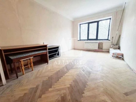Продаж 3-кім. квартири без ремонту, вул. Солом'янська, метро Вокзальна