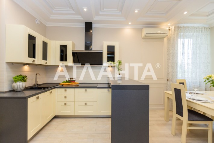 Трикімнатна квартира в ЖК «Ізумрудний» - фото 1