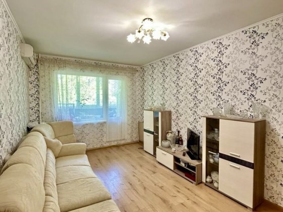 Продаж 2х кім квартири біля метро