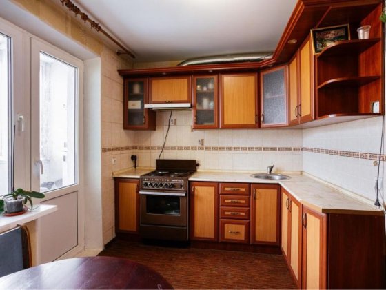 Продається 3к Ушакова 16 Академ Киев