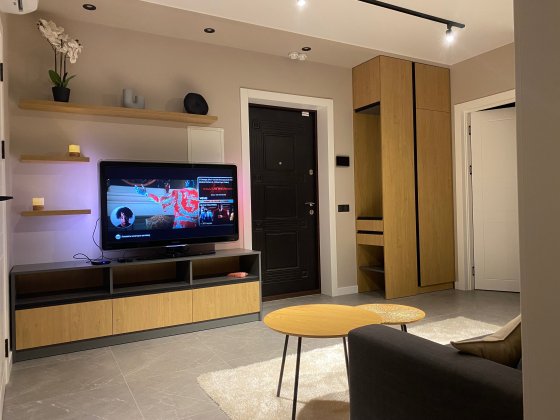 ЖК Варшавський мікрорайон.Двокімнатна квартира з сучасним ремонтом. Київ