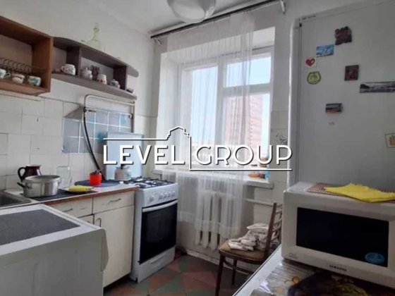 Продаж 3-кімнатної квартири в Шевченківському районі. метро Сирець