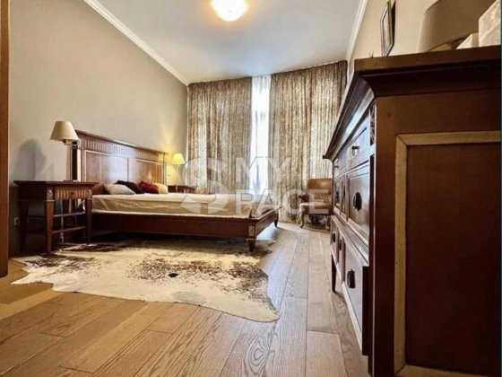 98м Сучасна історичний центр поруч Ярославів Вал Київ