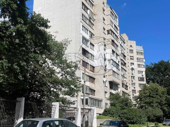 Продам 3 кімн. квартиру, переулок Святошинський 2, ст. м. Святошино.