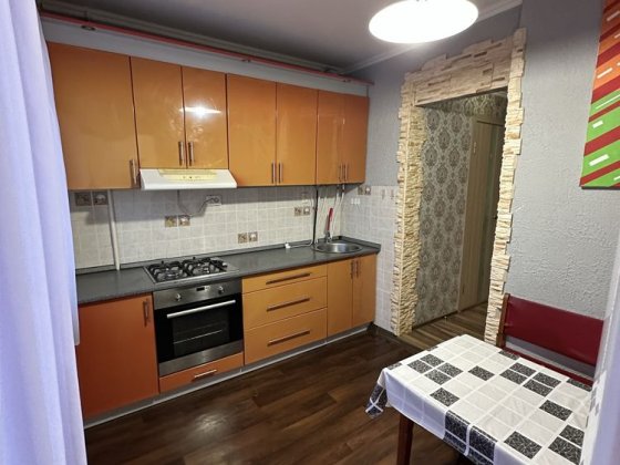 Здається 3-кімнатна квартира з гардеробною, 55 м², центр міста Чоп