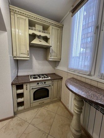 Оренда терміново  просторої кварири вул.Білозіра 10 - фото 1