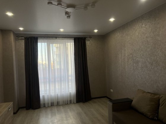 Від власника трьох кімнатна 3 кімнати Угринов