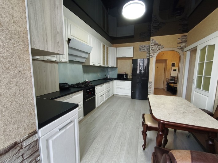 Простора 1к квартира (56 м²) з інвертором 6 кВт  с. Святопетрівське - фото 1