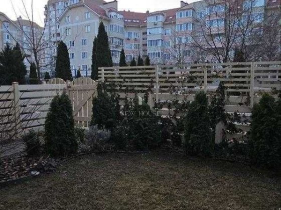 Оренда 1-кімн. квартири з великим подвір'ям в ЖК Петрівський квартал Святопетровское