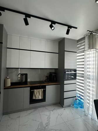 довготривала оренда кухня студія та окрема спальня в ЖК Grand Village - фото 1