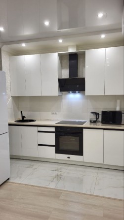 Срочно сдам 2 ком кв 53 жемчужина. - фото 1