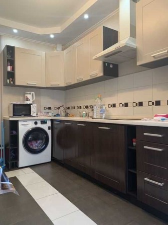 Просторная 3-комн. квартира на ул. Академика Сахарова | кирпичный дом - фото 1