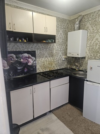 Продаю  квартиру в центре ,  с отдельным входом, возможно под офис - фото 1