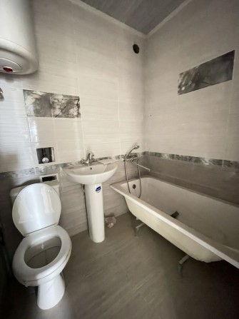 Продаю 2 квартиру Лески 1 кп на стадии ремонта - фото 1