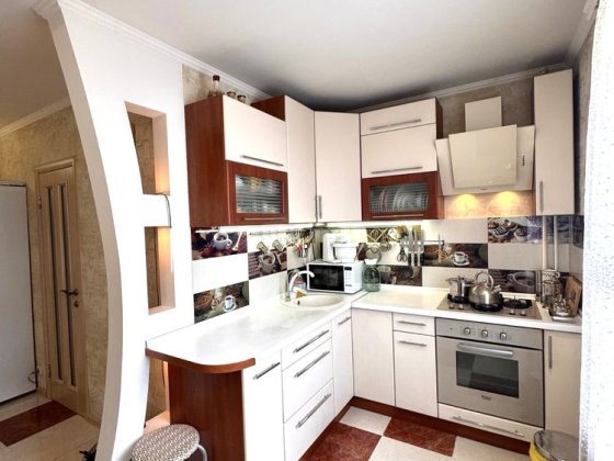 Продается 3 ком кв перепланирована в 2х в Бородинском р-не Запорожье