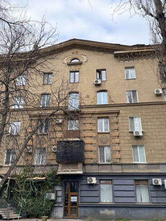 Пр. Шевченко/ Гагарина. Сталинка супер! Продам 2 к. кв. Локация огонь! - фото 1