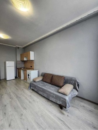 Однокомнатная с ремонтом в новом доме. - фото 1