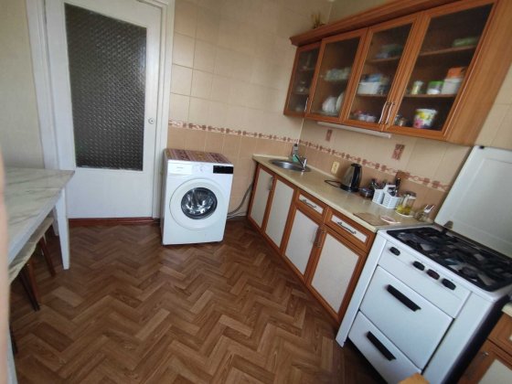 Продається 2 кімнатна квартира на 3 поверсі з великою лоджією. Миколаїв