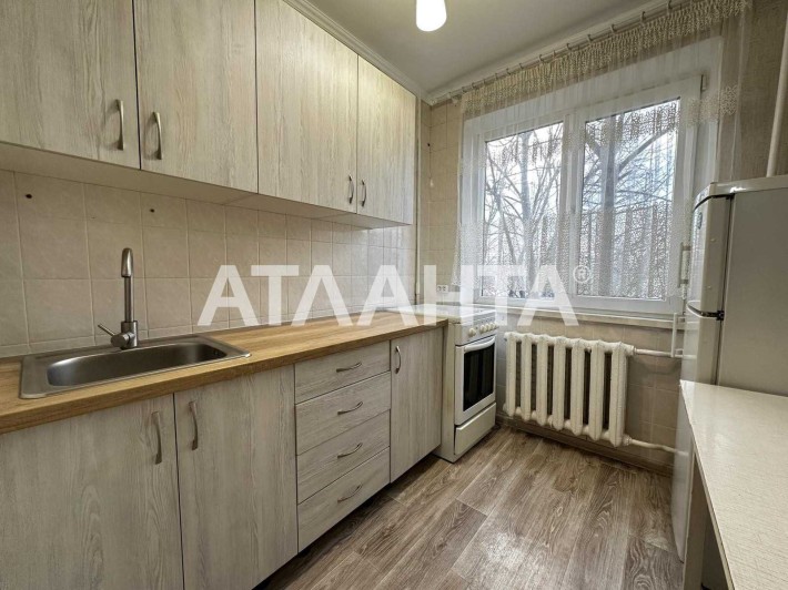 - Однокімнатна квартира на Черемушках. Ремонт, газ, середній поверх. - фото 1