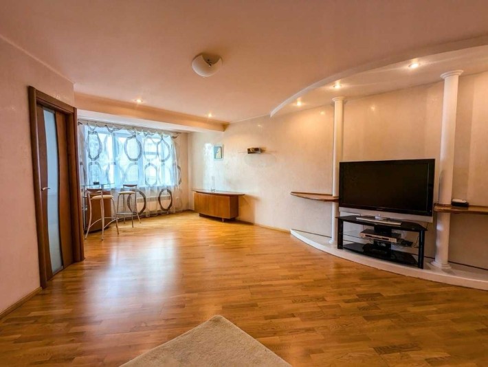 Продается  4-комн. квартира   ул. Святого Николая +паркоместо - фото 1