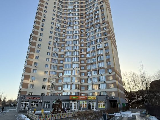 Продам 3-кімнатну квартиру з ремонтом у ЖК Family  Friends Київ