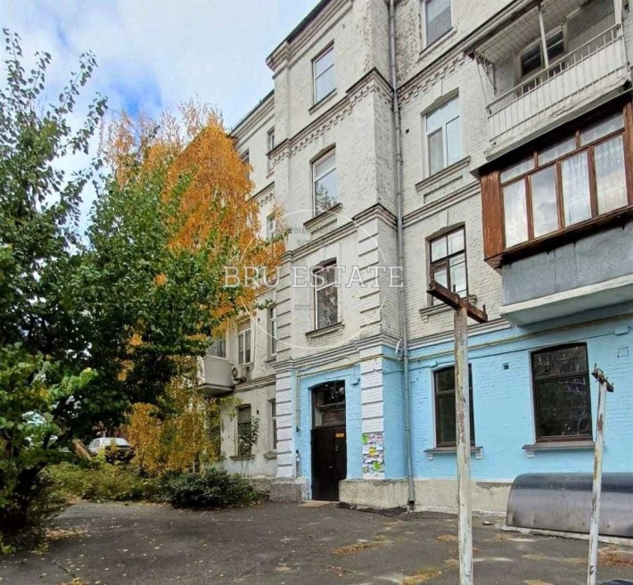 Продам 4-к квартиру Подільський р-н Поділ вул Юрківська 37 - фото 1