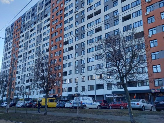 Продається 1-к-на квартира після будівельників в Солом`янському р-ні.