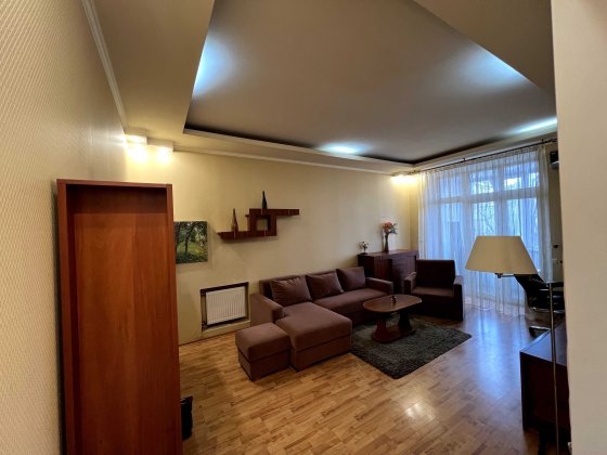 Продам простору 2-кімнатну квартиру на вул. Кирилівській,109/1 Київ