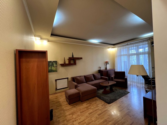 Продам простору 2-кімнатну квартиру на вул. Кирилівській,109/1 - фото 1