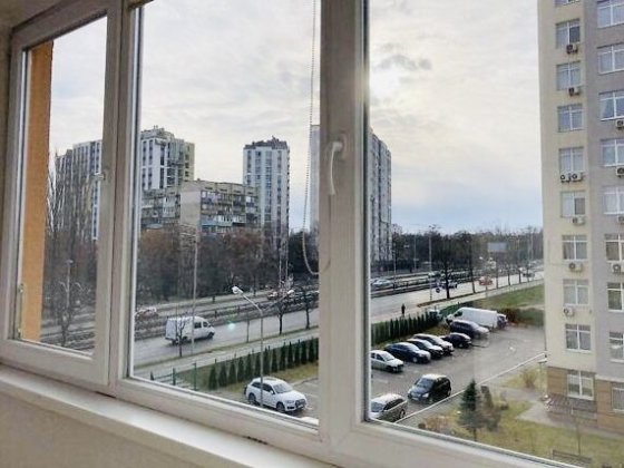 Без%. просп.Гузара(Комарова )46Б, 1 кімн.,4пов., 48м2. Ремонт Киев