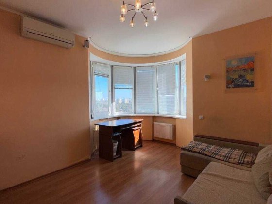 Продаж 2-к квартири в ЖК Верховинна, 37. Від метро - 7 хвилин.
