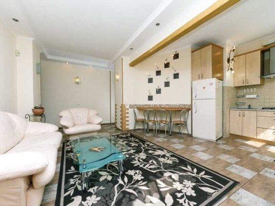 Продам 3кімн кв. Центр 68м2 Євгена Чикаленка 2-4/7 Київ