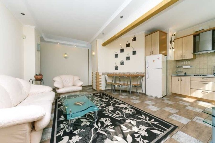 Продам 3кімн кв. Центр 68м2 Євгена Чикаленка 2-4/7 - фото 1