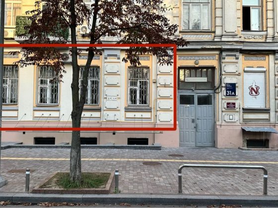 ФАСАД стеля Н-3,8м  64 м2 під ремонт Чикаленко ( Пушкінська) 31А